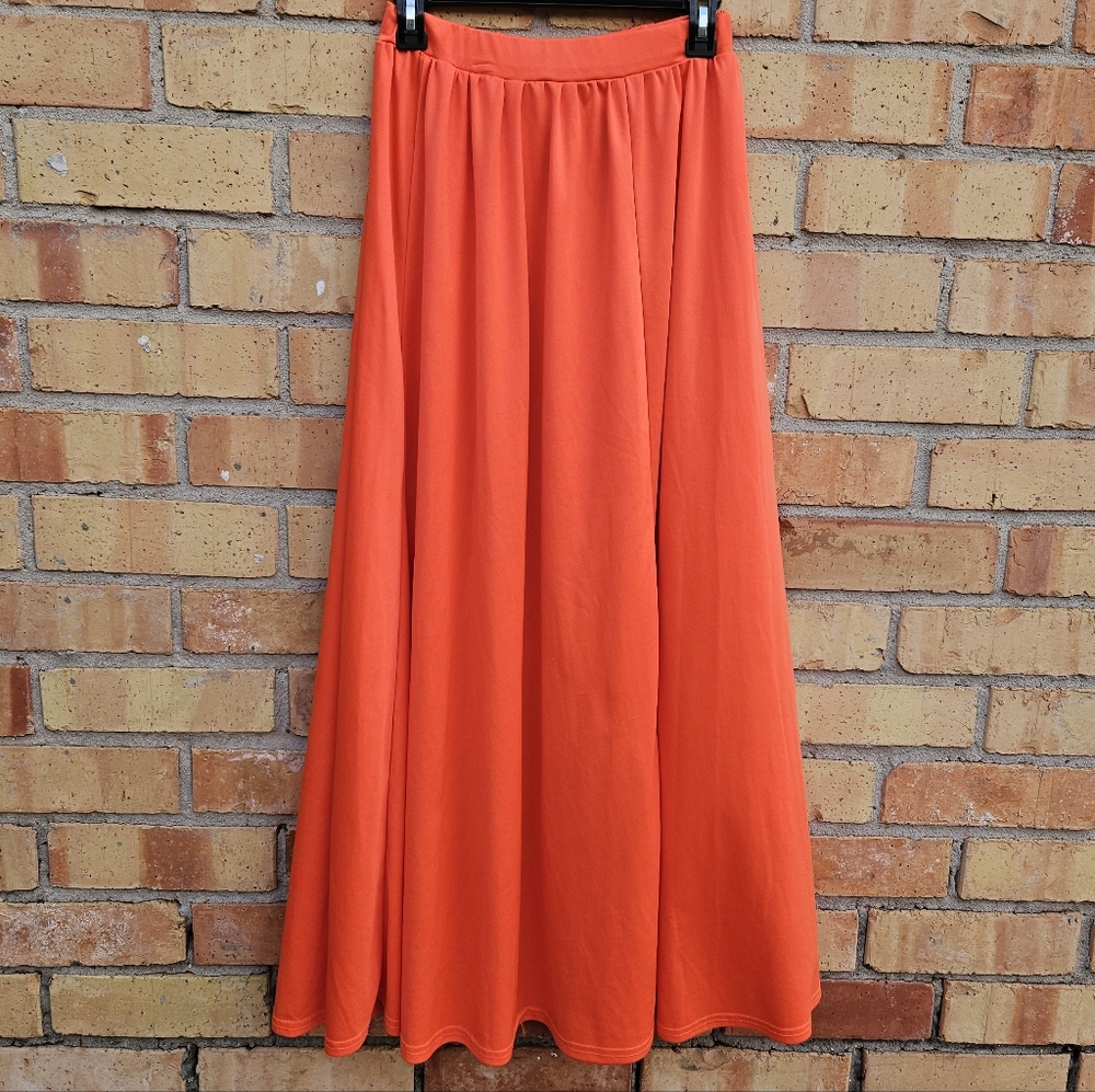 🧡 Orange Skirt